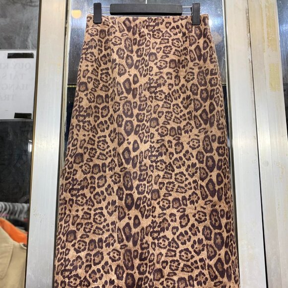 Unbranded Dresses & Skirts - Stunning Long Dress with Bold Leopard Print